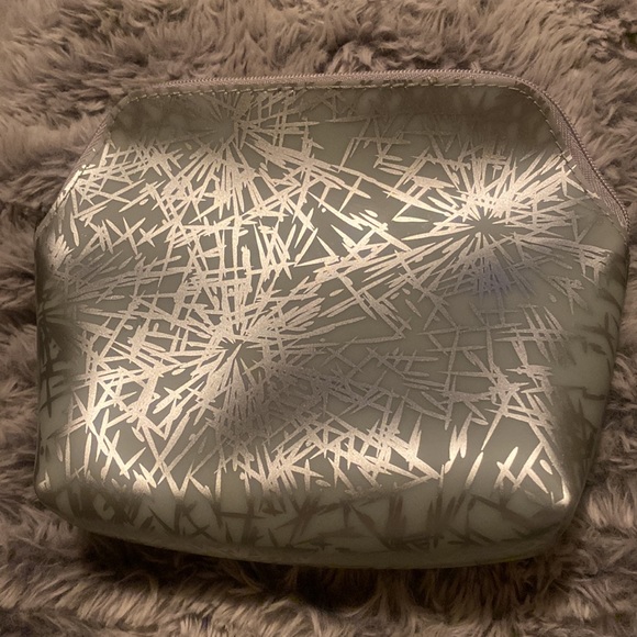 MAC cosmetics set - Picture 3 of 5